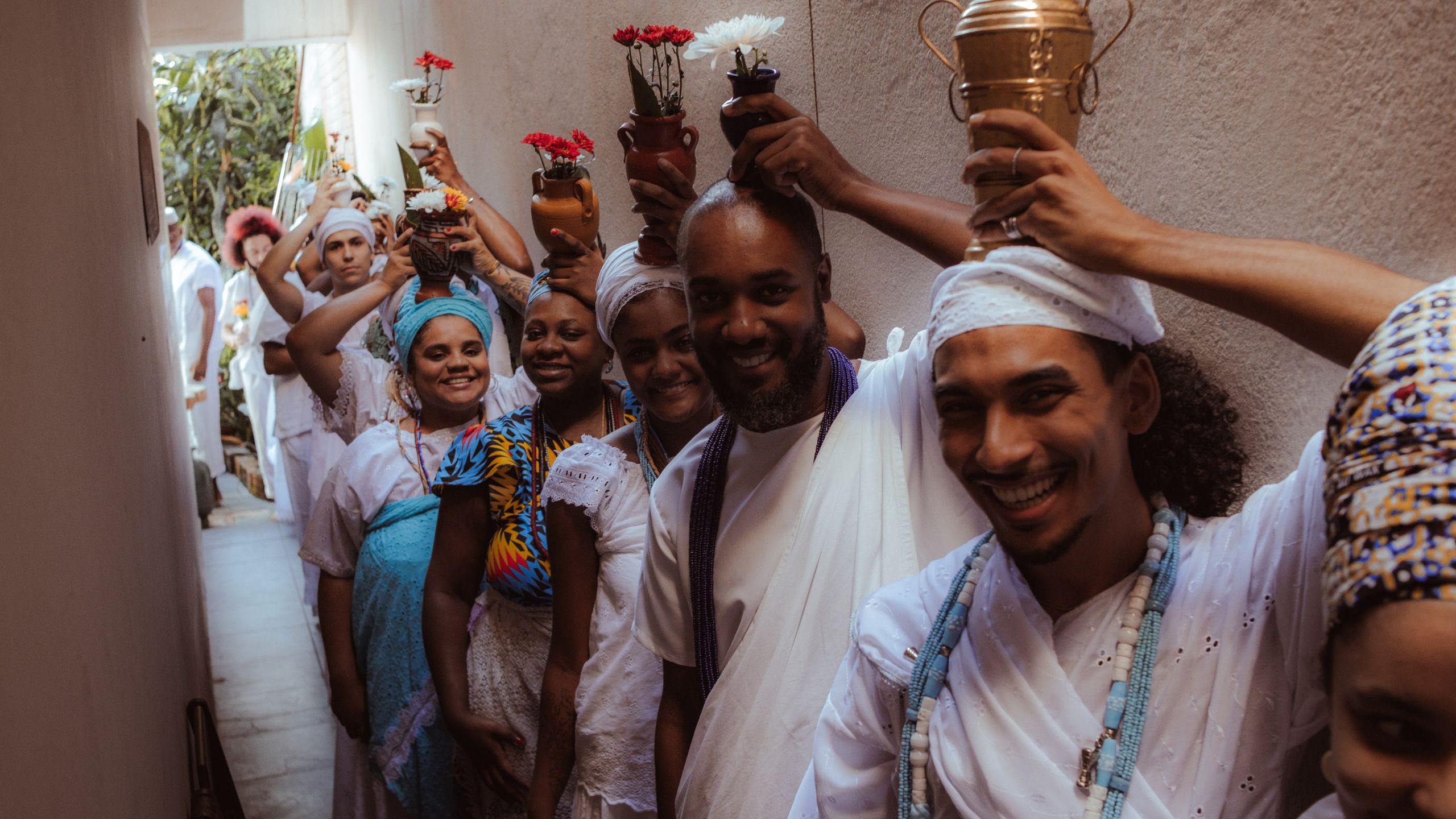 Membros da Egbé Ypò Òrun em atividade comunitária
